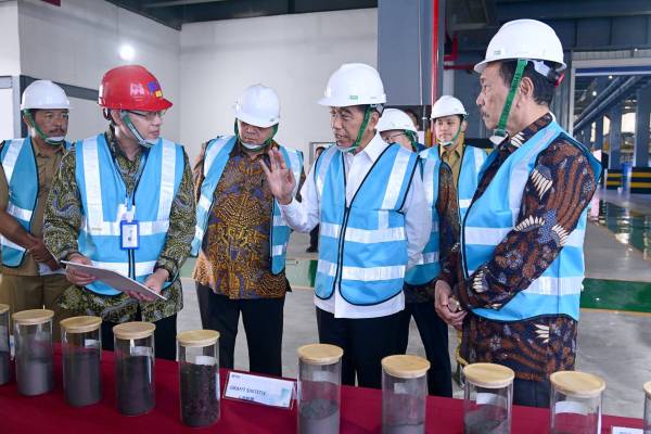 Jokowi Resmikan Pabrik Bahan Anoda Baterai Litium di KEK Kendal