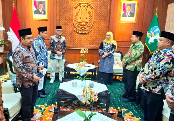 Khofifah Siap Pasok Makanan Haji, Menteri Haji Tinjau Produk RTE Asal Jatim