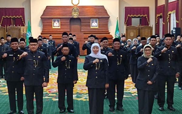 Lantik 65 Kepala Sekolah, Khofifah Minta Pendidikan Jatim Siapkan Generasi Emas 2045