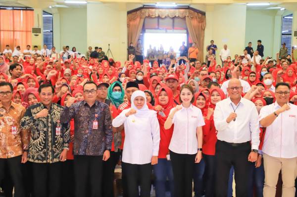 Khofifah Tawarkan Bantuan Pemodalan Berbunga Rendah pada Pedagang Toko Kelontong