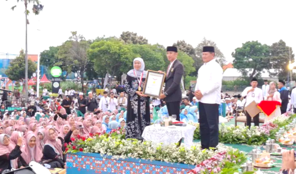 Pemprov Jatim Borong Rekor MURI Lewat Bukber Akbar 20 Ribu Warga