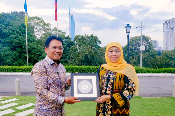 Bidik Pasar Internasional, Khofifah Perkuat Bank Jatim dengan Raksasa Syariah Malaysia