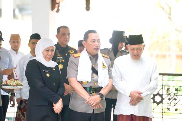 Ziarah Makam Gus Dur, Kapolri & Gubernur Khofifah Tegaskan Spirit Kemanusiaan dan Toleransi