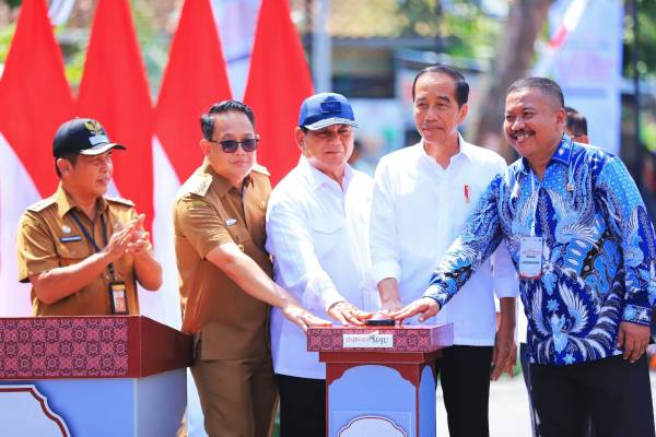 Jokowi Resmikan Inpres Jalan Daerah Jatim Bagian Selatan, Pemprov Jatim Optimis Perkuat Konektivitas dan Tingkatkan Mobilitas