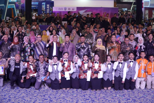 Khofifah Tutup Expo SMK Jatim 2026 Buka Gerbang Masa Depan Siswa Vokasi