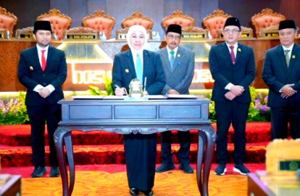 Fraksi PKB Kritik Pendapatan Jatim Merosot, Khofifah Tegaskan Bukan Salah Pemprov