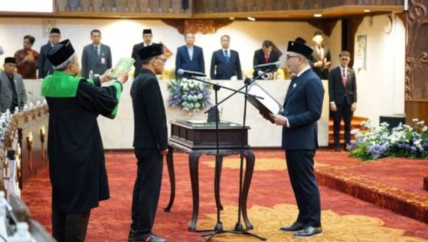 Andy Firasadi Resmi Dilantik Jadi Anggota DPRD Jatim, Siap Lanjutkan Program Desa Sadar Hukum