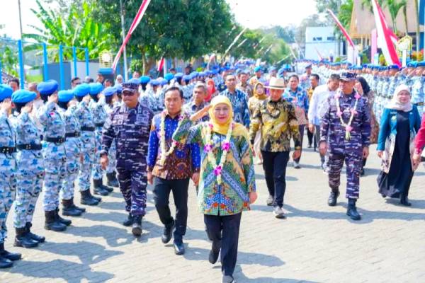 Khofifah Dorong Sekolah Maksimalkan Bakat Siswa untuk Hadapi Dunia Kerja