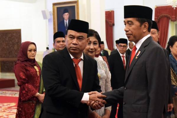 Presiden Jokowi Minta Menkominfo Budi Arie Selesaikan Pembangunan BTS di Tanah Air