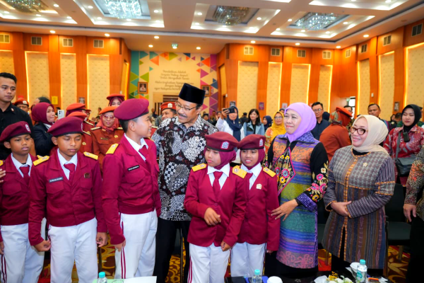 Khofifah Buka Bimtek Kepsek dan Tendik SR se-Jatim, Tegaskan Sekolah Rakyat Strategi Putus Kemiskinan