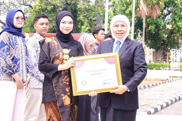 21 Penggerak dan Inovator Muda Jatim Terima Penghargaan dari Khofifah