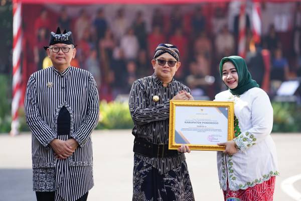 Peringatan Hari Lahir Pancasila di Grahadi, Pj Gubernur Jatim: Syukuri Nikmat Persatuan di Tengah Keberagaman