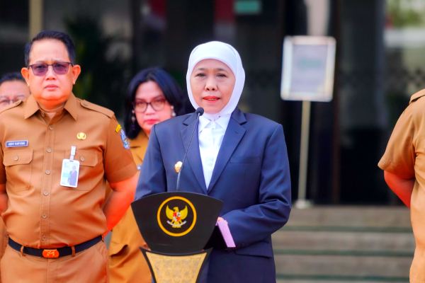 Khofifah Pastikan Distribusi Bahan Pokok di Jatim Lancar Lewat Pasar Murah