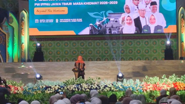 Pelantikan PW IPPNU Jatim Khofifah Soroti Amanah dan Kaderisasi