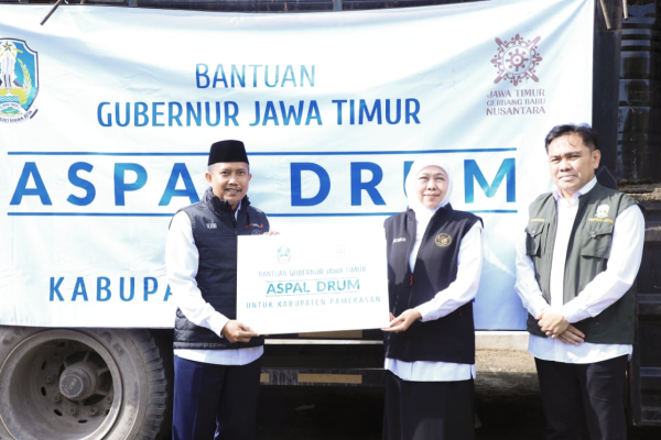 Sapa Bansos Amaliyah Ramadhan Berlanjut, Khofifah Salurkan Bantuan Rp13,76 Miliar untuk Warga Pamekasan