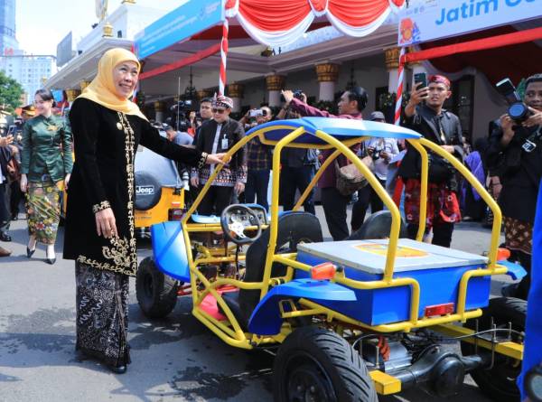 Kendaraan Listrik Karya Siswa SMK Jatim Dipamerkan di Grahadi, Sudah Diincar Industri