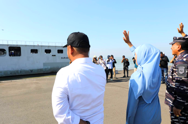 Pemprov Jatim Kirim Logistik ke Bawean, Bantu Warga Terdampak Gelombang Tinggi