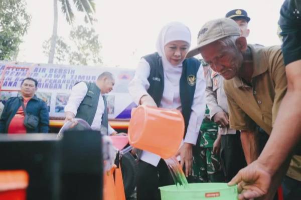 Pemberian Bantuan Air Bersih Bagi Warga Terdampak Kekeringan di Blitar
