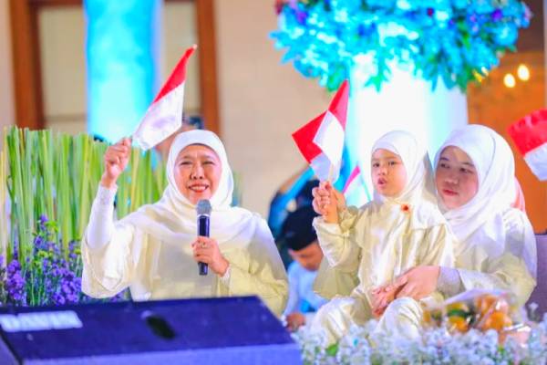 Khofifah Ajak Warga Isi Kemerdekaan dengan Persatuan dan Kerja Nyata