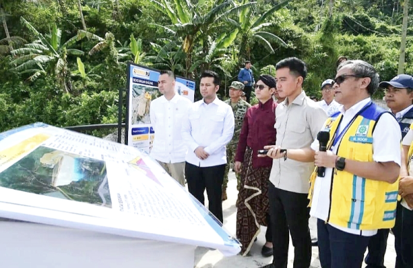 Gibran Sidak Bendungan Bagong di Trenggalek, Target Air dan Pangan Tak Boleh Molor