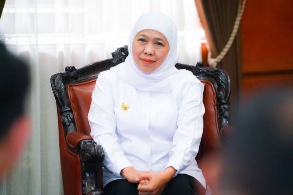 Khofifah Siap Jadi Pelopor Kepastian Hukum Perangkat Desa