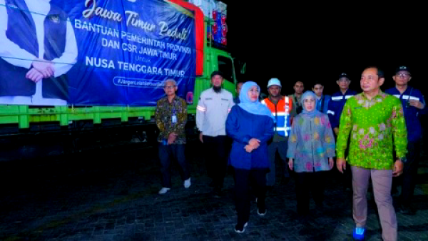 Khofifah Pastikan Bantuan Jatim untuk Korban Gempa NTT Terus Bertambah