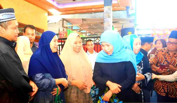 Khofifah Kunjungi Rumah Duka Korban Longsor