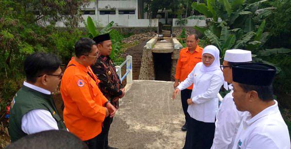 Khofifah Tinjau Jembatan Ambruk di Probolinggo, Siapkan Rp9 Miliar untuk Infrastruktur Rusak