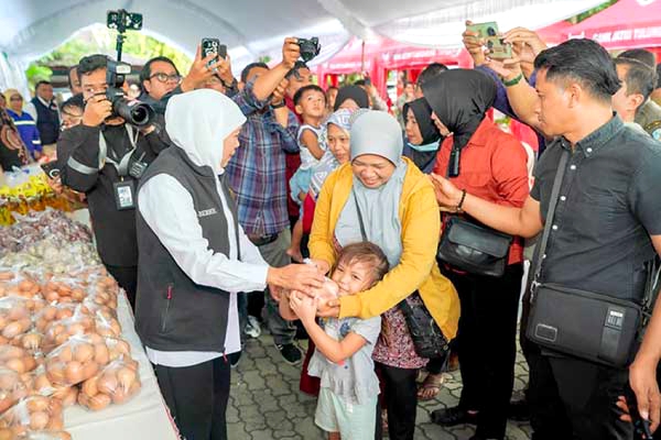 Warga Tulungagung Terima Bansos dan Zakat Produktif Rp6,1 Miliar, Khofifah Ingatkan Jangan Dipakai Judi Online