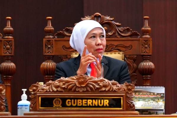 Gubernur Khofifah Tegaskan Merah Putih Harga Mati Tolong Hormati