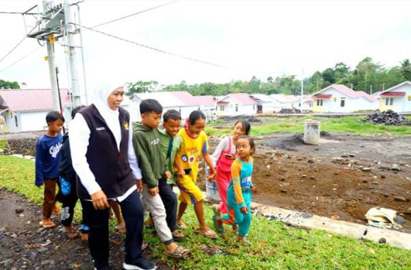 Khofifah Ingatkan Hak Anak untuk Belajar dan Bermain Bukan Bekerja