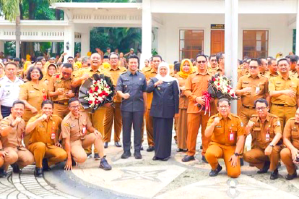 Pendapatan Jatim Tembus Target, Khofifah Apresiasi Soliditas ASN di Apel Akhir Tahun 2025