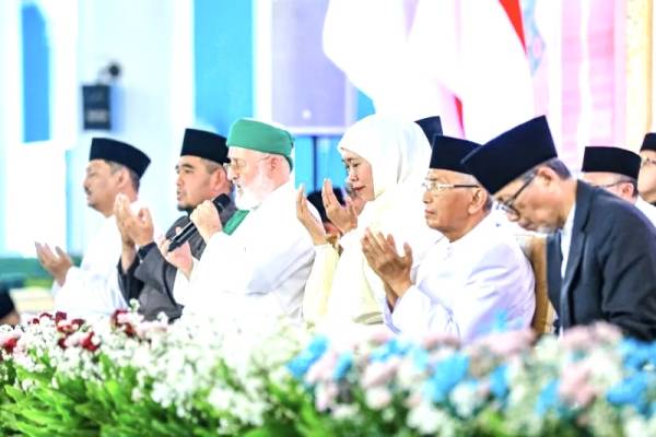 Jelang Hari Jadi ke-81 Jatim, Gubernur Khofifah Gelar Doa Bersama 4.000 Hafidz di Masjid Al-Akbar