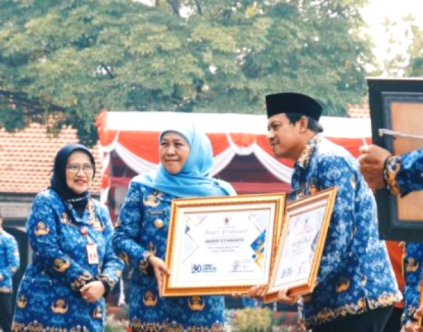 Khofifah Tekankan Kesiapsiagaan ASN, Peringatan HUT ke-54 KORPRI Jatim Diwarnai Dua Rekor MURI