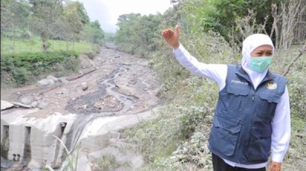 Kebakaran Bromo Belum Padam, Khofifah Targetkan Tuntas Hari Ini