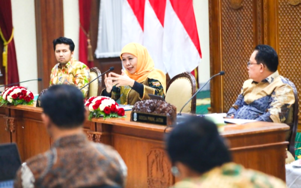 Sinkron dengan Pusat, Khofifah Tetapkan WFH ASN Jatim Tiap Jumat