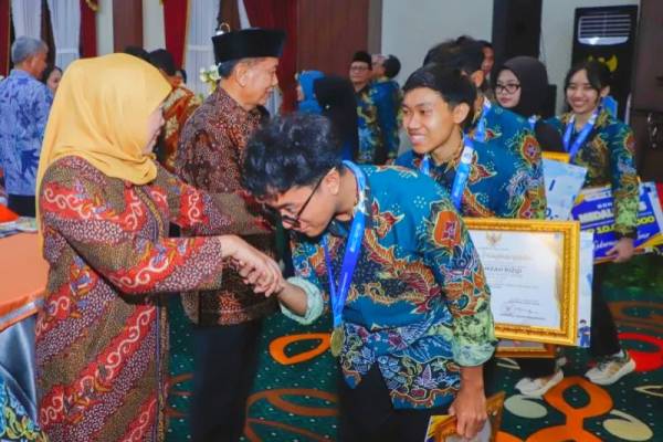 Tujuh Talenta SMK Jatim Tembus WorldSkills Competition Shanghai 2026, Gubernur Khofifah Ngaku Bangga
