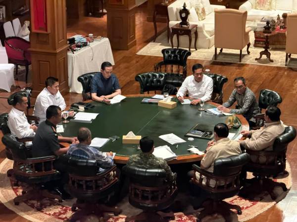 Presiden Prabowo Kumpulkan Menteri di Hambalang, Apa yang Dibahas?