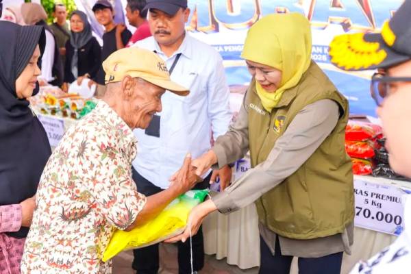 Upaya Stabilkan Harga, Pemprov Jatim Gelar Pasar Murah ke-139 di Mojokerto