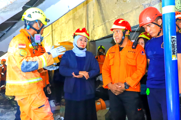 Khofifah Pastikan Biaya Korban Ponpes Ambruk Ditanggung Pemprov Jatim