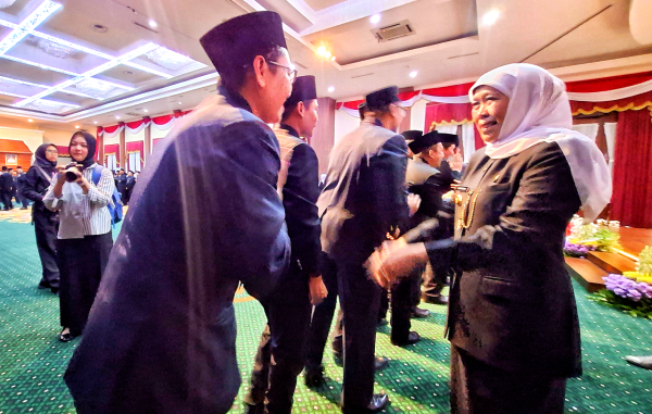 580 Pejabat Dilantik, Khofifah Tekankan Kinerja Gesit dan Profesional