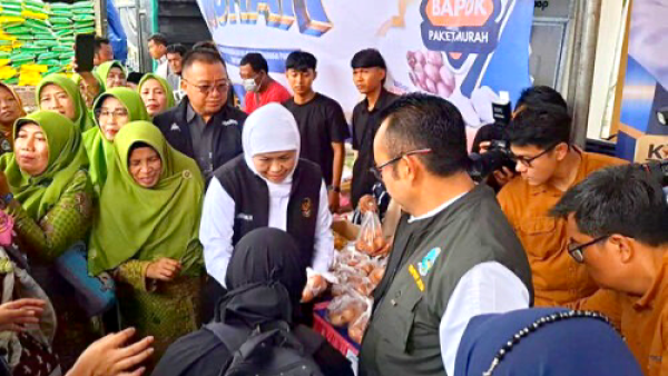 Gubernur Jatim Kunjungi Pasar Murah Banjarsari, Pastikan Stok Aman Jelang Ramadan