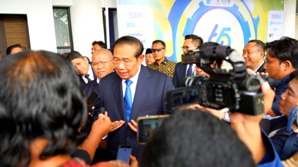 SBY Terima Penghargaan ITS, Serukan Pembangunan Berkeadilan