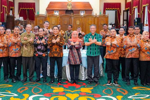 Khofifah Terima Peserta PKN I LAN RI di Grahadi, Tekankan Pentingnya Pemimpin Transformatif dan Solutif