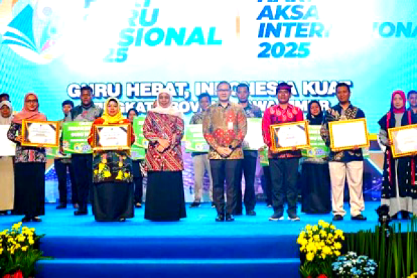 Pemprov Jatim Perkuat Komitmen Tingkatkan Kualitas Guru di Puncak HGN dan HAI