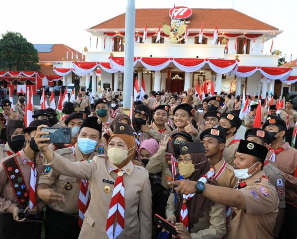 Lepas  Kontingen Jatim ke Jambore Nasional XI, Khofifah Titip Misi Kemanusiaan, Persaudaraan, dan Perdamaian untuk 34 Provinsi se Indonesia