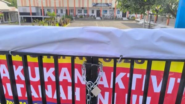 90 Siswa SMK Kesehatan Nusantara Pamekasan Belajar Daring Usai Gedung Sekolah Disegel