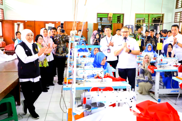 Khofifah Sebut Serapan Lulusan SMK Jatim Meningkat Berkat Kolaborasi Industri
