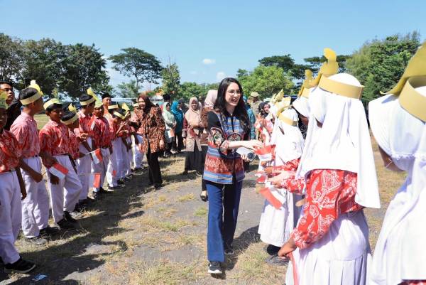 Arumi Bachsin Turun ke Sekolah, Gaungkan Gemarikan di Probolinggo demi Tekan Stunting