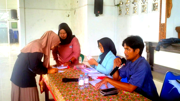 Camat Jenggawah Salurkan Insentif Guru Ngaji Sekaligus Sosialisasi Program UHC